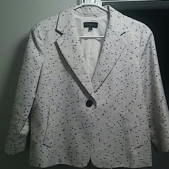 Suit - Picture 4 of 6